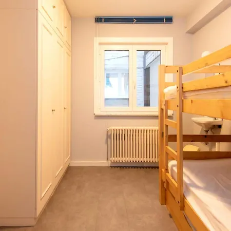 Met Zeezicht In 아파트 *